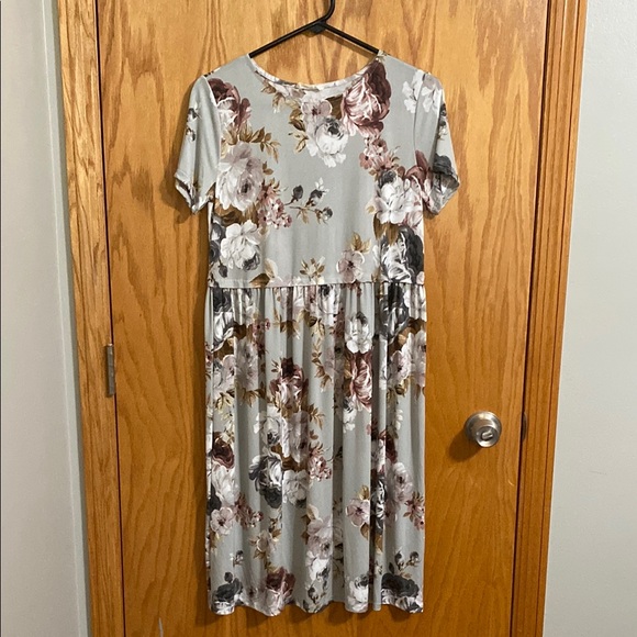 Les Amis Dresses & Skirts - Les Amis Floral Dress with Short Sleeves